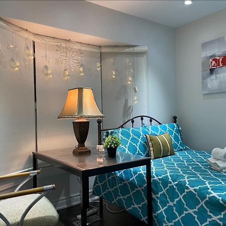 Btn Family-Style Bustling Area Self-Check-In So Fast Fiber Net Free Parking Appartement Toronto Buitenkant foto